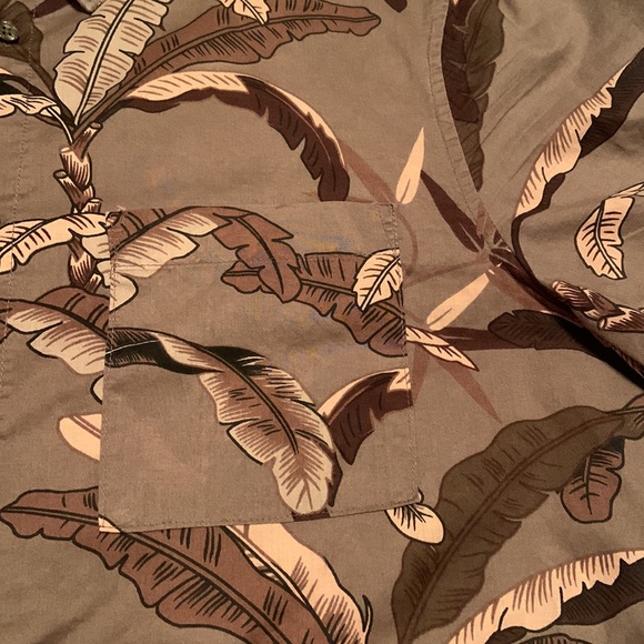 H&M short sleeved button down shirt - Picture 6 of 12